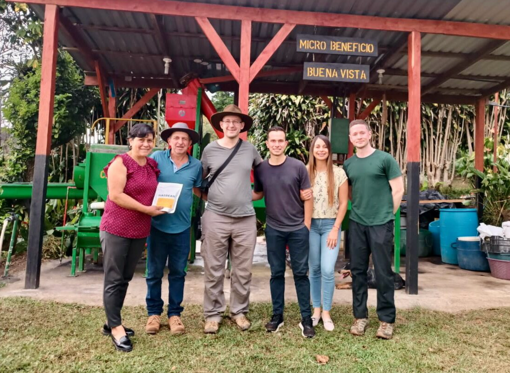 Maria, Carlos, Green Buyer Roland, Nacho, Yessica, and Head of eCommerce Chris